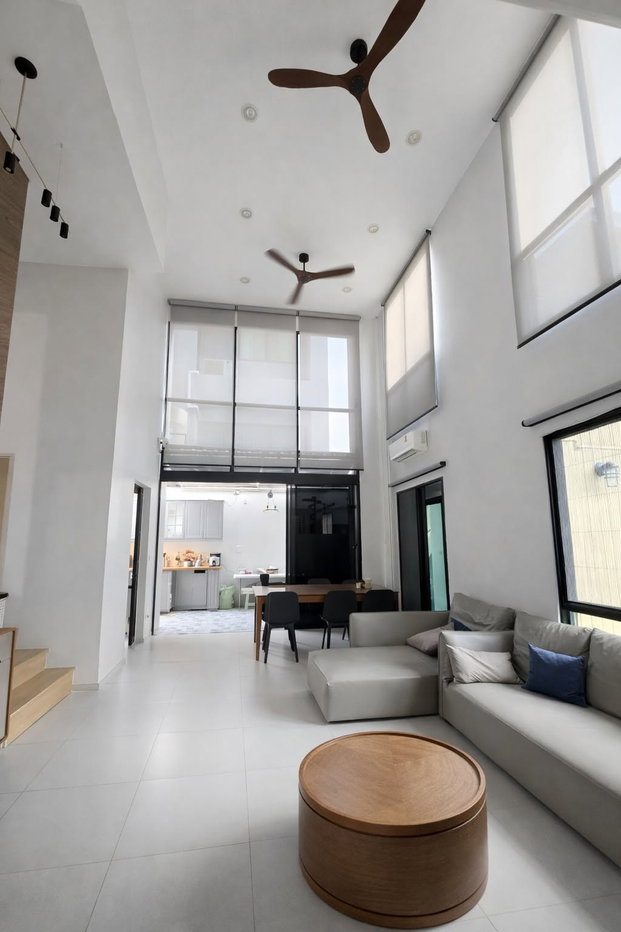 picture For Rent | Modern 4-story house in Estara Haven Pattanakarn 20 project | Pets allowed | 250 sq m. - 3/34