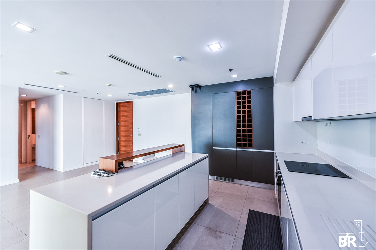 picture The River Ultimate Luxury Condo in Business District near BTS Saphan Taksin - 1/10