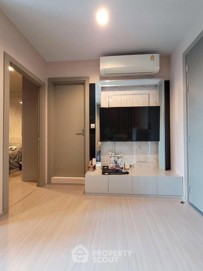 picture High-Floor 1-BR 32 Sqm At Life Asoke - Rama 9, 300m to MRT Phra Ram 9 (ID 2627288) - 1/8