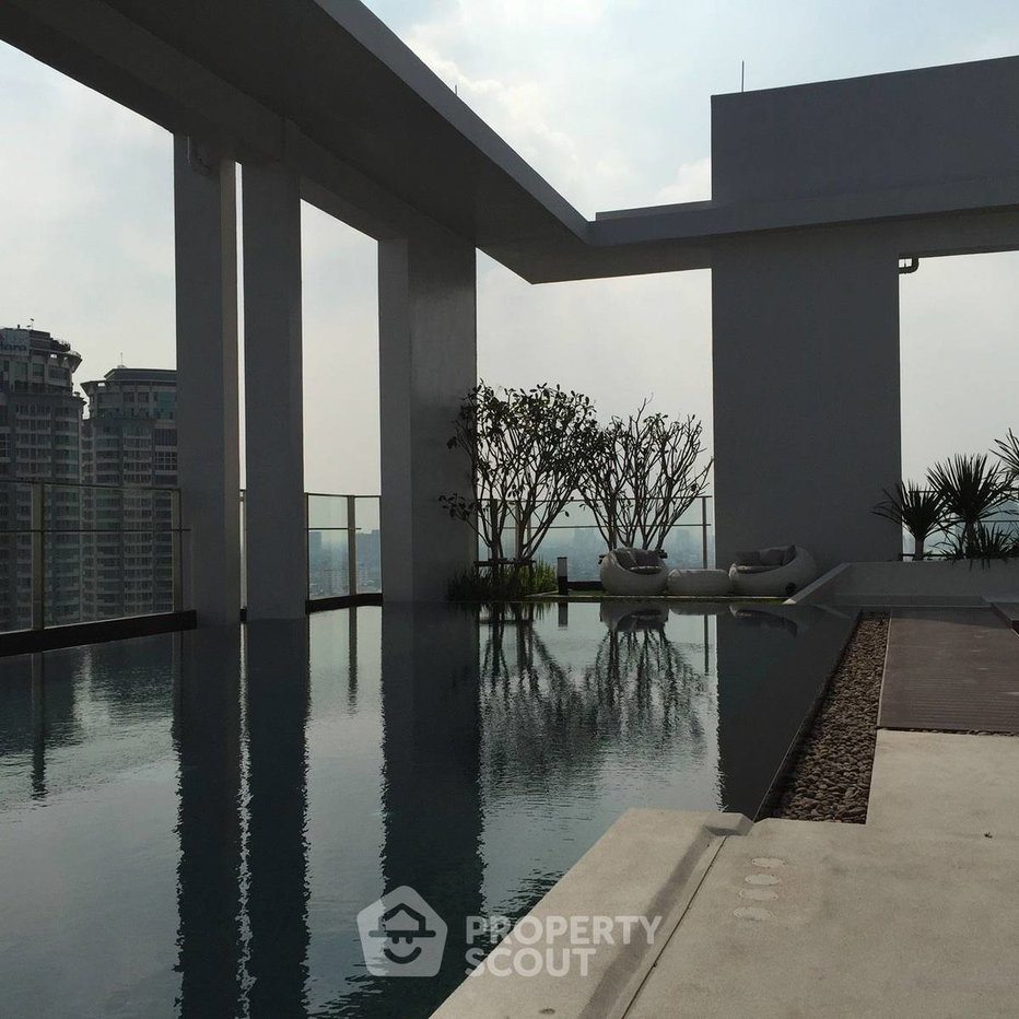 picture 2-BR Condo at Rhythm Sathorn-Narathiwas near BTS Chong Nonsi (ID 3003432) - 3/17