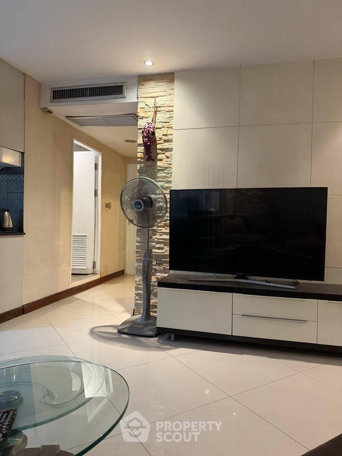 picture 2-BR Condo at Wittayu Complex near BTS Phloen Chit (ID 2683646) - 2/8