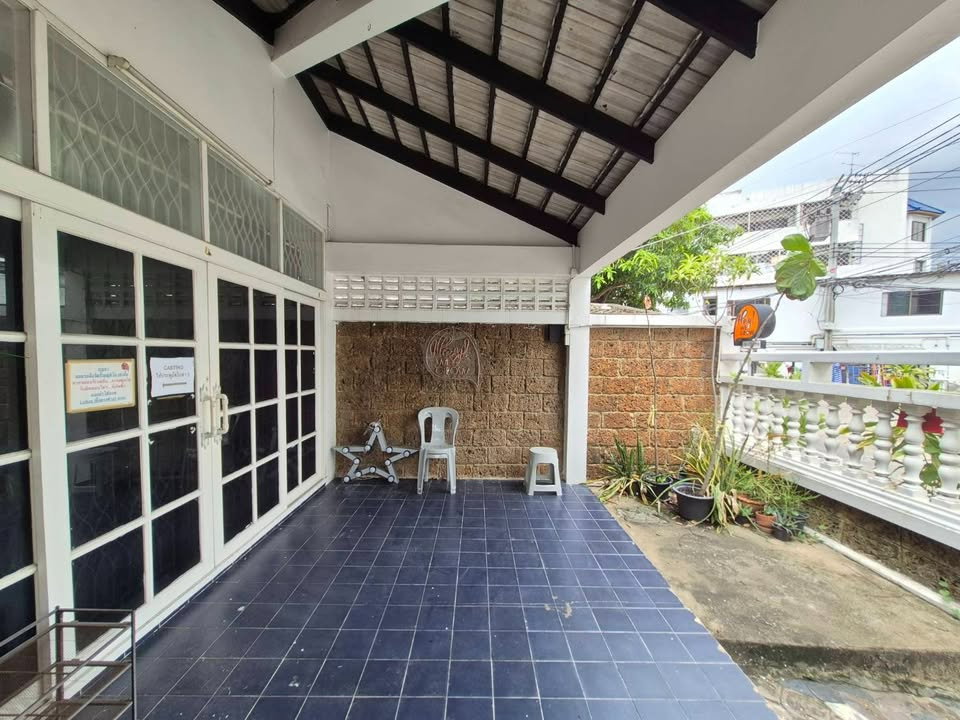 รูป HR3527ให้เช่าบ้านเดี่ยวทาวน์อินทาวน์ ทำเลทองเลียบด่วนรามอินทรา พื้นที่กว้าง 200+ ตรม. จอดรถ 4 คัน เดินไปโลตัส/เดอะซีน เพียง 1 นาที - รูปที่ 11/15