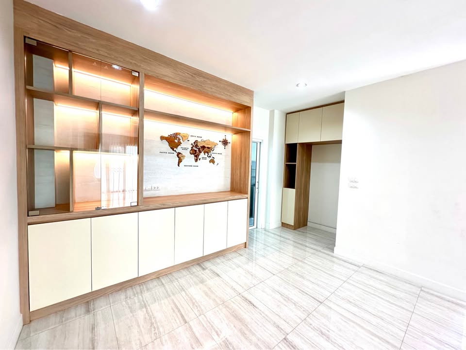 รูป บ้านในโครงการ พร้อมคลับเฮ้าส์และสระว่ายน้ำและมีรักษาความปลอดภัยที่ดี   #ช้างเผือก   #C2MG100172 - รูปที่ 4/16