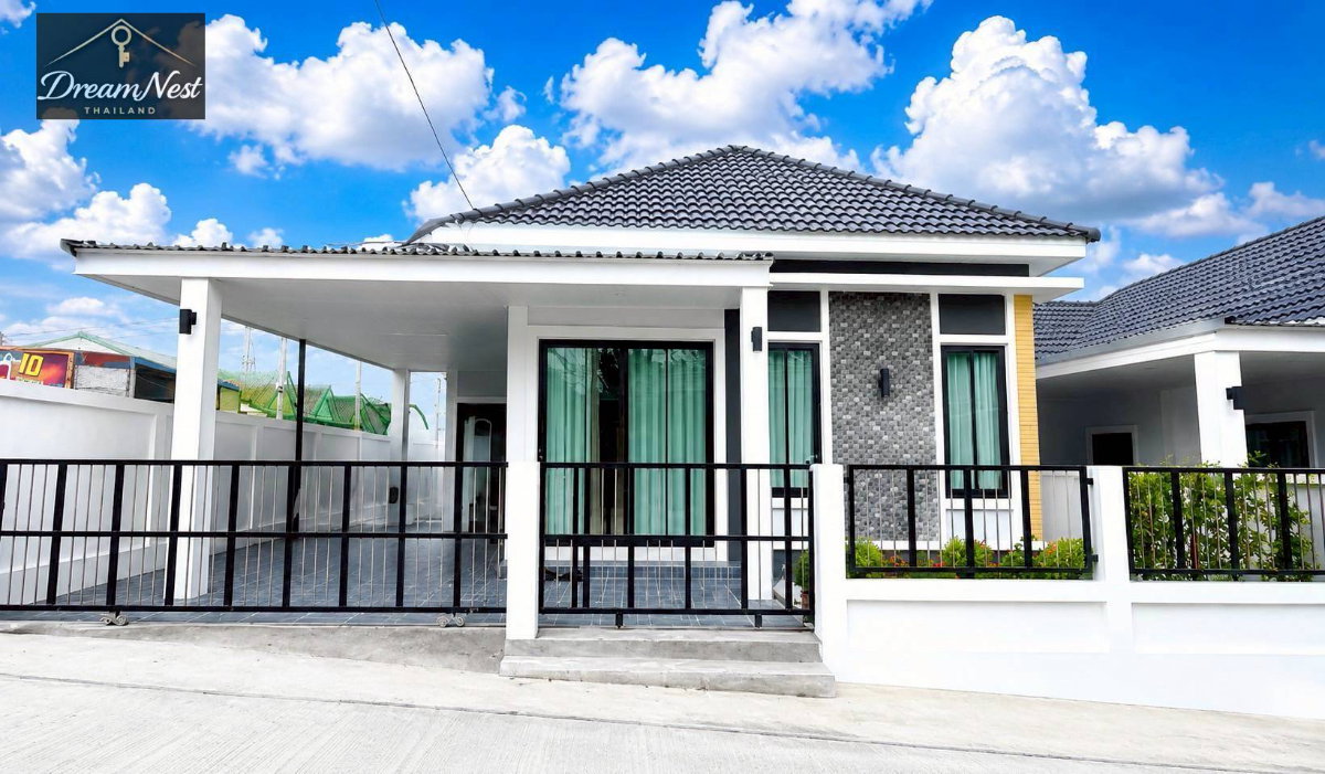 picture Move-in Ready Single House in Mabyangporn 22, Near Workplaces. - 1/6