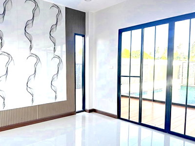 Houses for sale Bang Lamung Chonburi : Luxury Pool Villa for Sale Mabprachan Lake East Pattaya