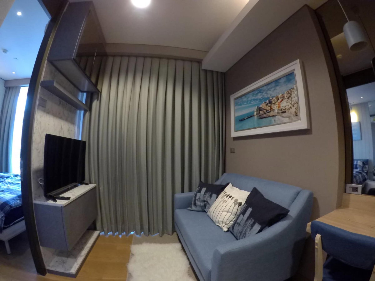 picture Condo for RENT/SALE Park 24 𝐒𝐢𝐳𝐞 : 26 sqm. 1 Bed /1 Bath /Unblocked view 𝐅𝐥𝐨𝐨𝐫 : 29th - 1/7