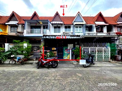 Townhouses for sale Phra Khanong : TOWN HOUSE 16 Sq.w. Phra Khanong Bangkok for 2.3M