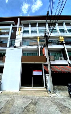 เช่าโฮมออฟฟิศ MRT ลาดพร้าว 83 : HR3525ให้เช่าโฮมออฟฟิศ 4 ชั้น บิสทาวน์ลาดพร้าว ตกแต่งครบพร้อมอยู่ ใกล้ BTS สายสีเหลือง เพียง 400 เมตร