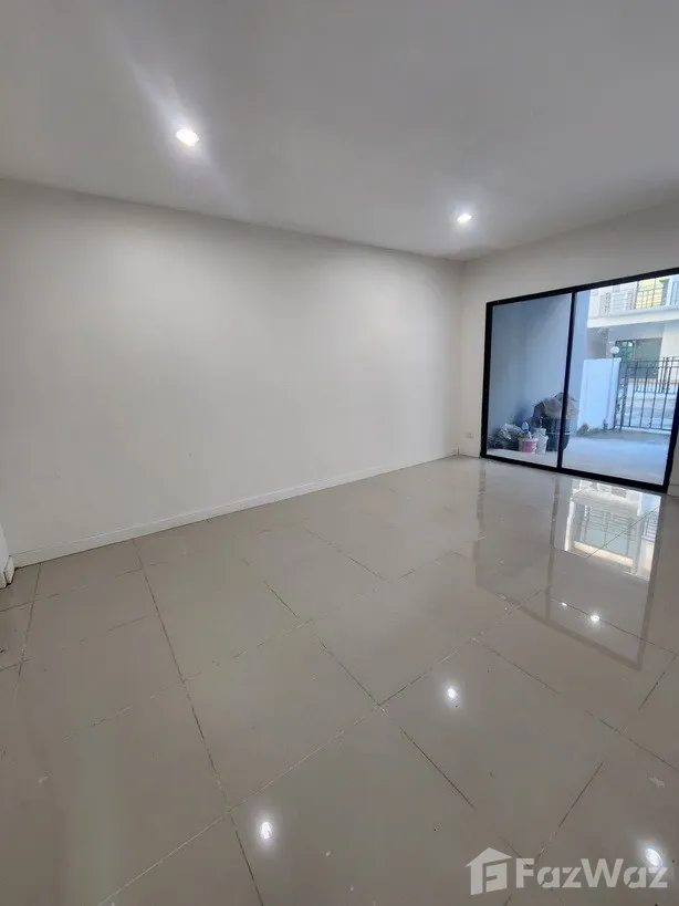 รูป ทาวน์โฮมสไตล์โมเดิร์น บ้านใหม่ 3ชั้น ย่านวัชรพลซอย9 เทพรักษ์ 6475484 - รูปที่ 12/20