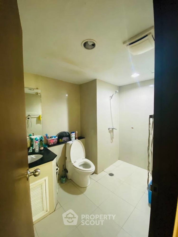 picture 2-BR Condo at Pabhada Silom Condominium near BTS Saint Louis (ID 633481) - 3/6