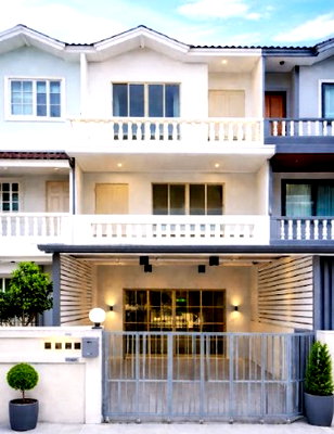 Townhouses for sale Bangkok : 📢 [For Sale] RENOVATED TOWN HOME ✨ Sinthavee Project 8 (Rama 2 - Bang Mod)  3-Story Townhome 20.35 Sq.w, Near Roong Aroon School