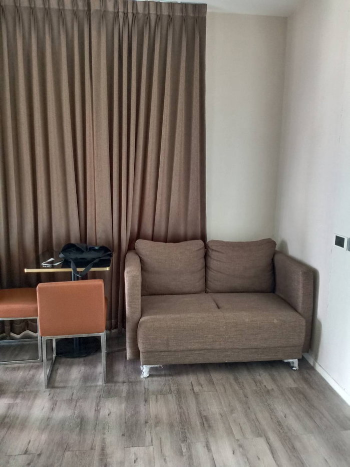 picture 35 sq.m., 7th floor, corner unit, Brown Condo Ratchada 32, 2-way view. - 6/16