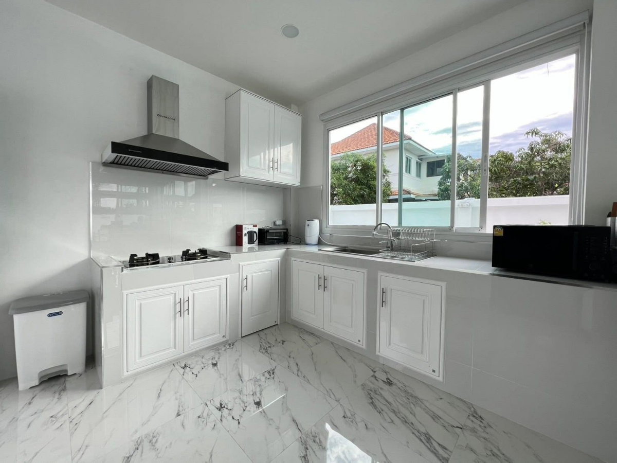 รูป HR3526ให้เช่า บ้านเดี่ยวสไตล์ Modern Minimal 5 ห้องนอน ใกล้สุวรรณภูมิ ตื่นเช้าพร้อมแสงธรรมชาติ บ้านโปร่ง โล่ง รับลมดี - รูปที่ 8/18