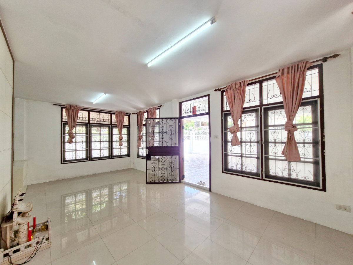 picture HK0480, House for rent 3 Br.,Huaikhwang - 8/24
