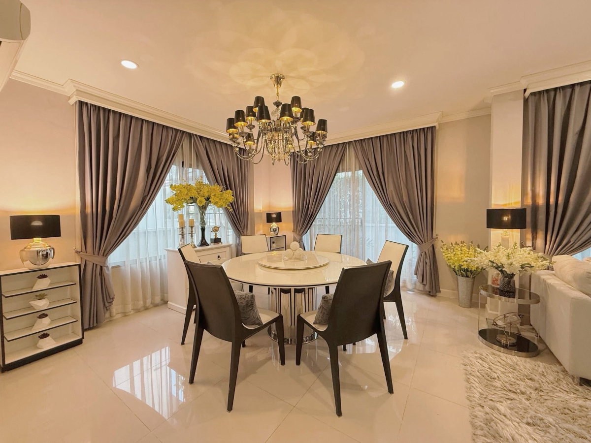 รูป บ้านเดียว 2 ชั้น หมู่บ้าน The city Ramintra  (แถวห้างแฟชั่นไอแลนด์)  พื้นที่ใช้สอย 200 ตารางเมตร 60 ตารางวา    4 ห้องนอน 3 ห้องน้ำ   - รูปที่ 3/14