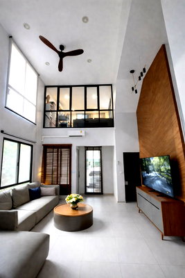 Home office for rent Bangkok :  For Rent | Modern 4-story house in Estara Haven Pattanakarn 20 project | Pets allowed | 250 sq m.