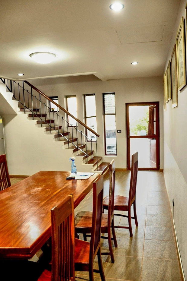 picture 3-story townhome for rent near Waree School - 11/15