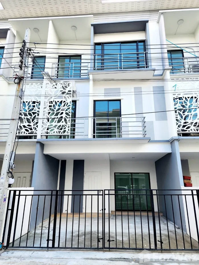 รูป ทาวน์โฮมสไตล์โมเดิร์น บ้านใหม่ 3ชั้น ย่านวัชรพลซอย9 เทพรักษ์ 6475484 - รูปที่ 1/20