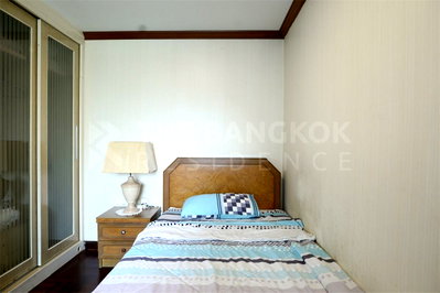Condos for sale : Petch 9 Tower Surrounded by Facilities near Airport Rail Link Phaya Thai Station