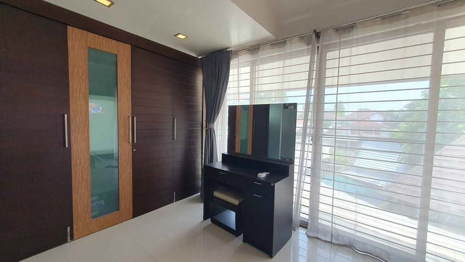 รูป HR3529ให้เช่าพูลวิลล่าหรู (Pool Villa) รัชดา-เหม่งจ๋าย ซอยรัชดานิเวศน์ 12 ทำโฮมออฟฟิศ คาเฟ่ สตูดิโอได้ ใกล้ MRT ห้วยขวาง - รูปที่ 2/23