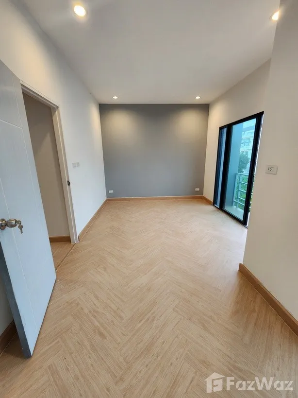 รูป ทาวน์โฮมสไตล์โมเดิร์น บ้านใหม่ 3ชั้น ย่านวัชรพลซอย9 เทพรักษ์ 6475484 - รูปที่ 20/20
