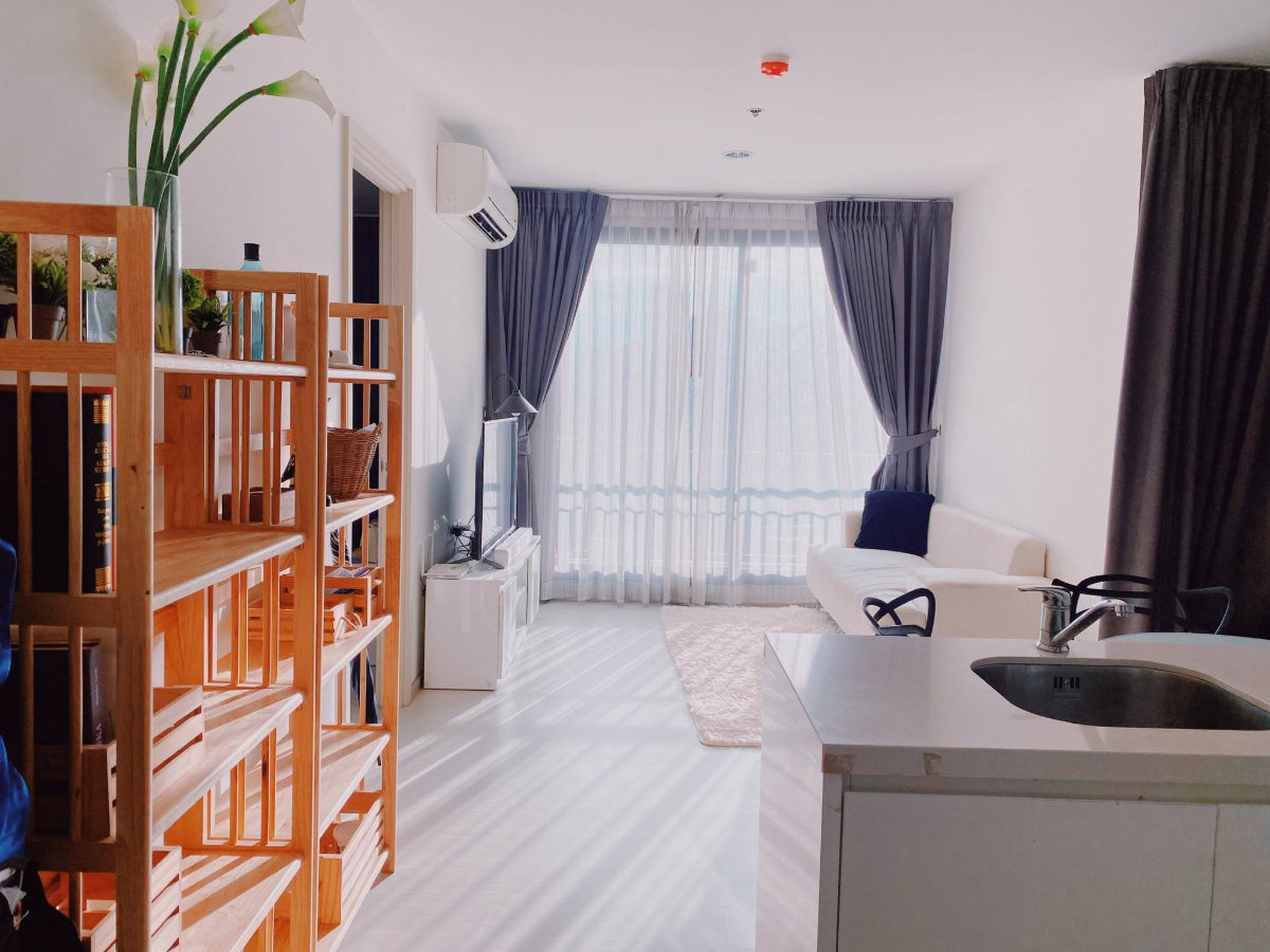 picture 🏙️ FOR RENT: Rhythm Sukhumvit 42 | Only 200 Meters from BTS Ekkamai | Spacious Corner Unit Next to Gateway Ekkamai - 8/10