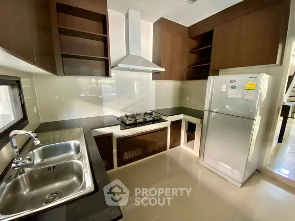 picture 4-BR House at Setthasiri Onnut-Srinakarin in Prawet (ID 1442279) - 8/25