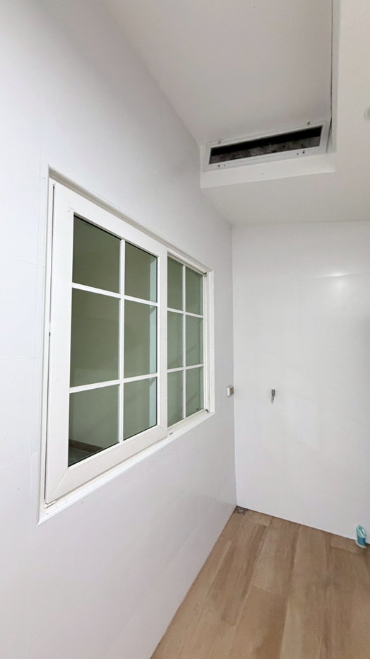picture Golden Town Sukhumvit – BTS Bearing (Corner Unit) 2-storey townhouse, corner unit with extended space. - 12/41