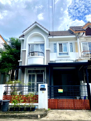 ทาวน์โฮม รร.เตรียมอุดมศึกษาน้อมเกล้า  : ทาวเฮ้าส์ การ์เด้นสวีท ดิ อินดี้โฮม เครือ ธารารมณ์ หลังมุม รีโนเวทใหม่