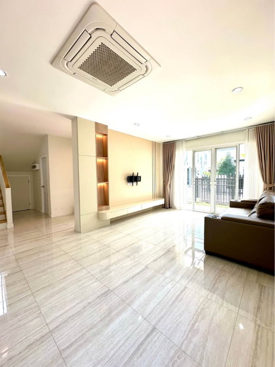 รูป บ้านในโครงการ พร้อมคลับเฮ้าส์และสระว่ายน้ำและมีรักษาความปลอดภัยที่ดี   #ช้างเผือก   #C2MG100172 - รูปที่ 7/16