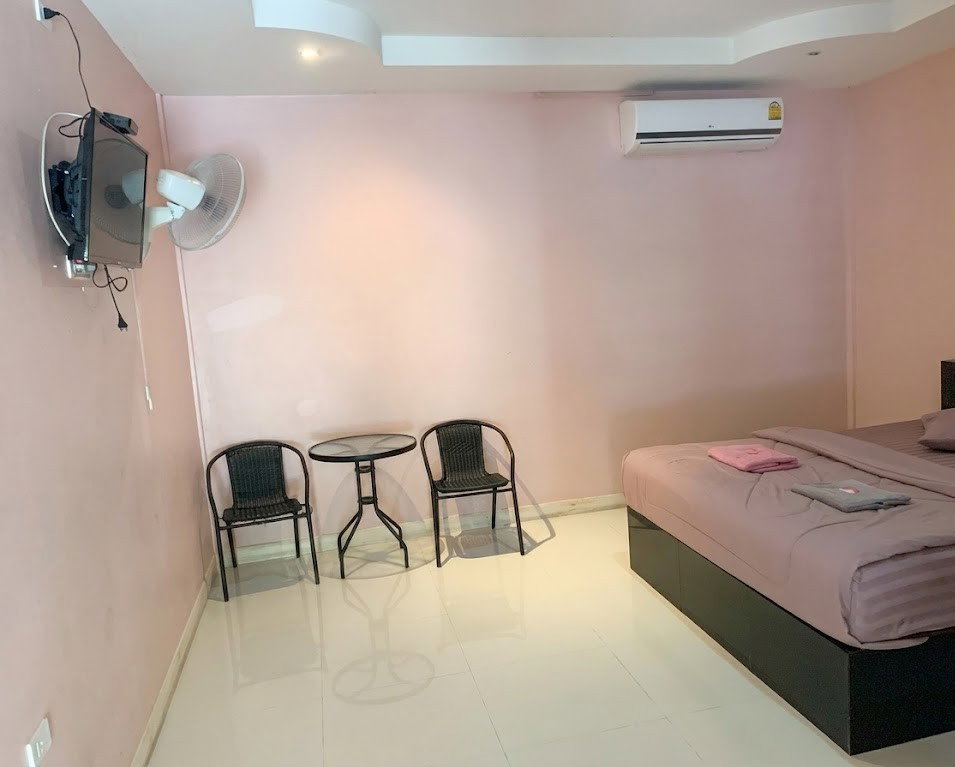 รูป ขายรีสอร์ทใกล้วัดป่าบ้านตาด(อุดรธานี) เนื้อที่ 1 ไร่เต็ม  บ้านหลังใหญ่ 1 หลัง   บ้านเดี่ยวสำหรับลูกค้า: 2 หลัง  โซนห้องพักลูกค้า: มีทั้งหมด 7 ห้อง     - รูปที่ 8/12