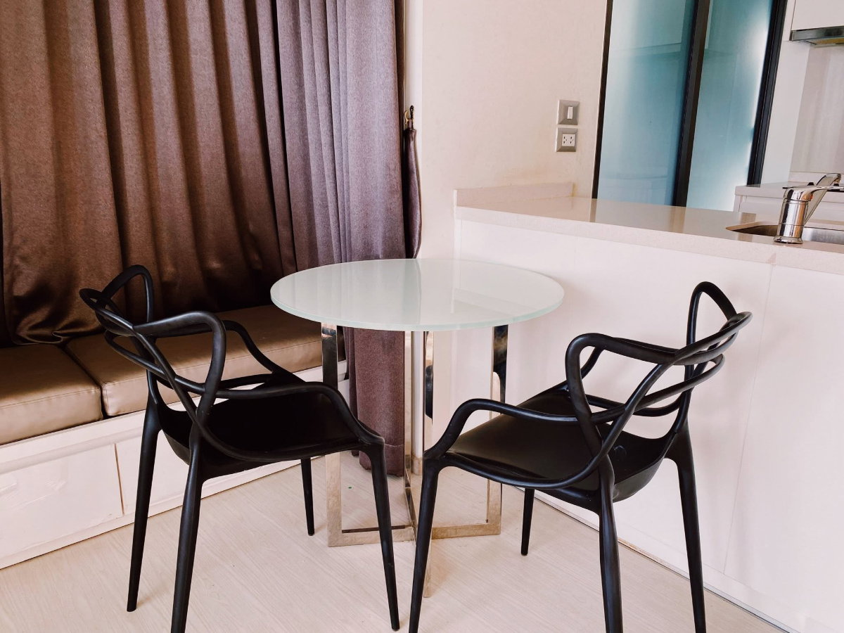 picture 🏙️ FOR RENT: Rhythm Sukhumvit 42 | Only 200 Meters from BTS Ekkamai | Spacious Corner Unit Next to Gateway Ekkamai - 5/10