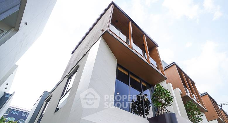 picture 4-BR House at Mayfield Lane Rachada - Ladprao near MRT Ratchadaphisek (ID 1445745) - 3/19