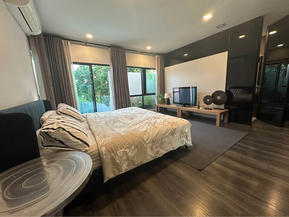 รูป HR3528เช่าบ้านเดี่ยวหรู VIVE บางนา กม.7 (VIVE Bangna km.7) 3 ห้องนอน 4 ห้องน้ำ มีห้องแม่บ้าน แต่งครบ ทำเลทองใกล้ Mega Bangna - รูปที่ 2/11
