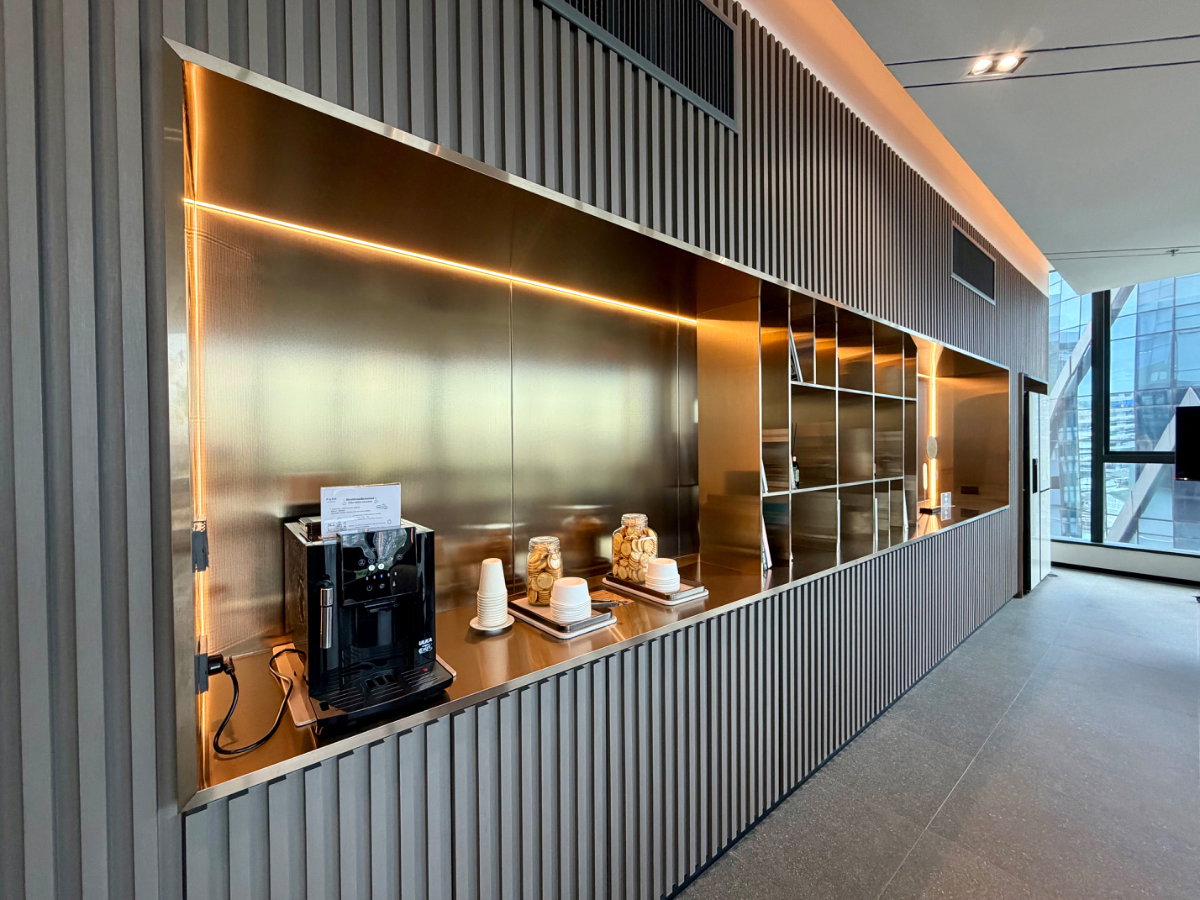 รูป New Grade A & Green Office, Just 290m from MRT Khlong Toei, River View - รูปที่ 11/13