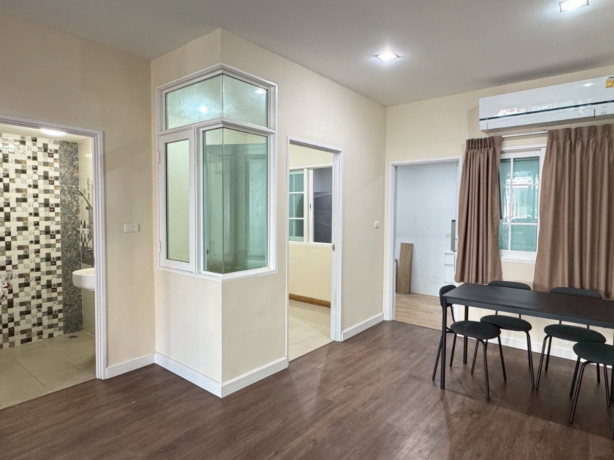 picture Golden Town Sukhumvit – BTS Bearing (Corner Unit) 2-storey townhouse, corner unit with extended space. - 5/41