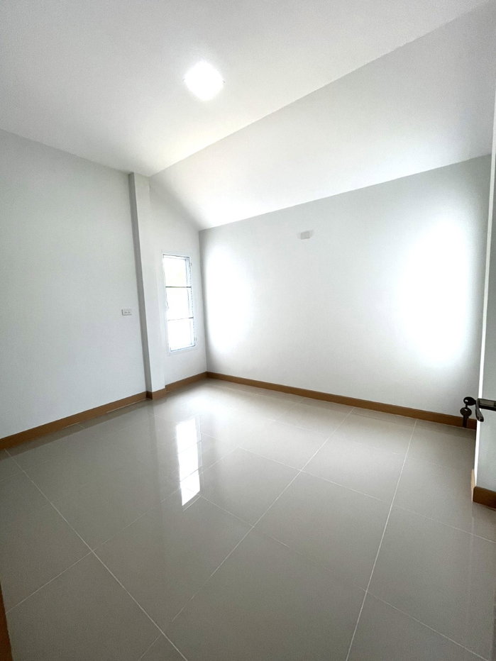 รูป บ้านสร้างใหม่ชั้นเดียว ดีไซน์โมเดิร์น พื้นที่กว้างขวาง #ดอยสะเก็ด ราคาเพียง 2.15ล้านบาท #CDK100830 - รูปที่ 8/12