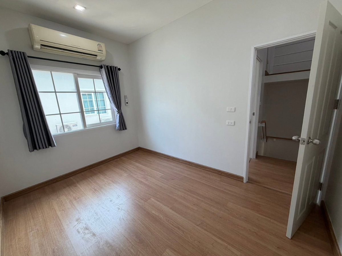 รูป 🏡✨ บ้านให้เช่า รีโนเวทใหม่ทั้งหลัง Golden Town สุขุมวิท-สถานีรถไฟฟ้าแบริ่ง 3 ห้องนอน 3 ห้องน้ำ หน้าบ้านติดถนนหลัก ไม่มีบ้านฝั่งตรงข้าม พร้อมเข้าอยู่ - รูปที่ 10/19