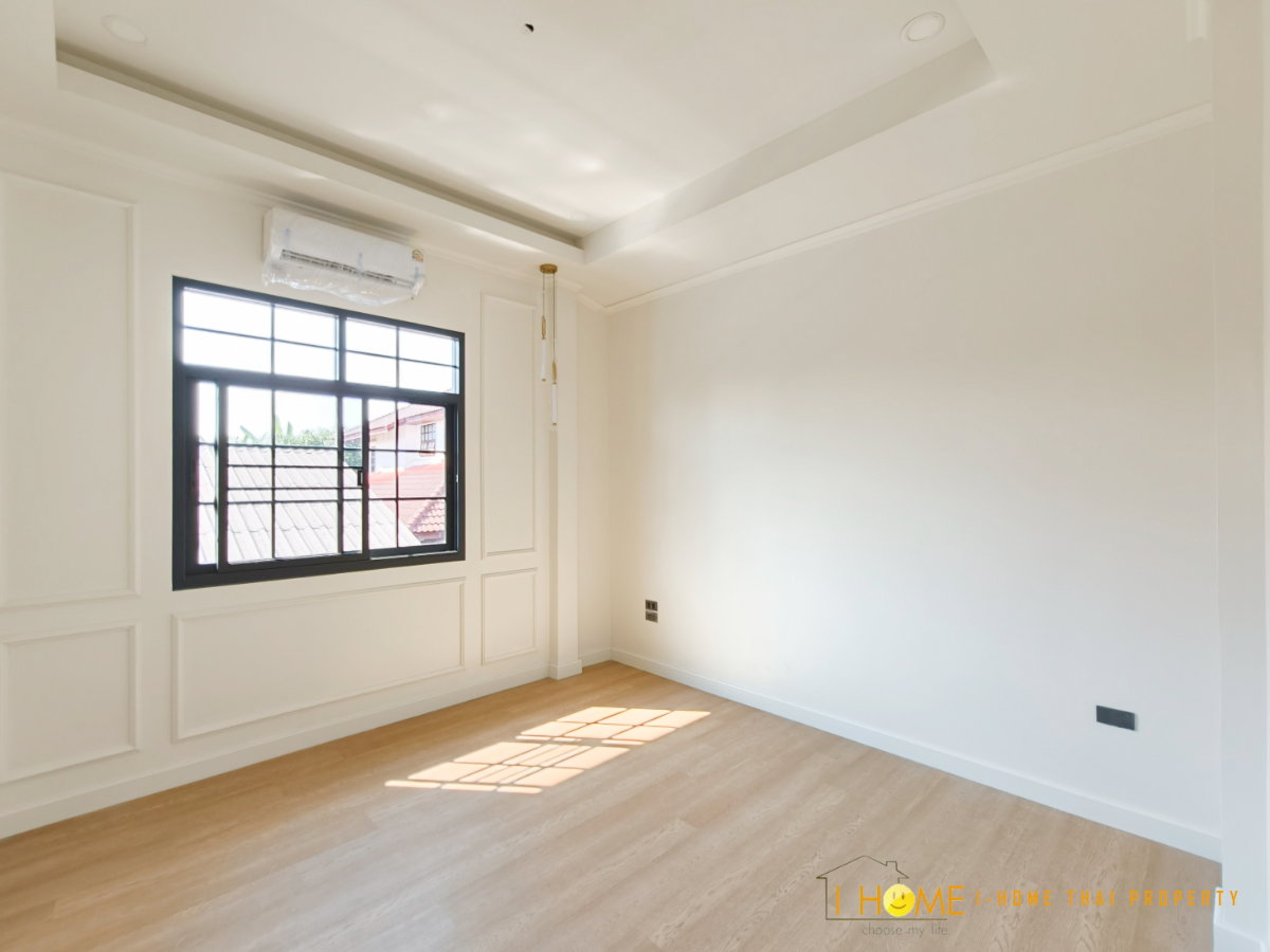 รูป   ขายบ้านเดี่ยวสองชั้น รีโนเวทใหม่   4 ห้องนอน 3 ห้องน้ำ  1 ห้องครัว  2 ที่จอดรถ   #C8MG100701 - รูปที่ 24/33