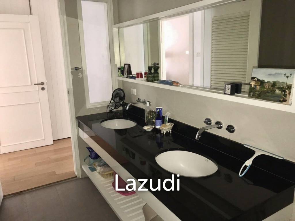 picture 2 Bedroom Pool View : Malibu Condominium - 20/27