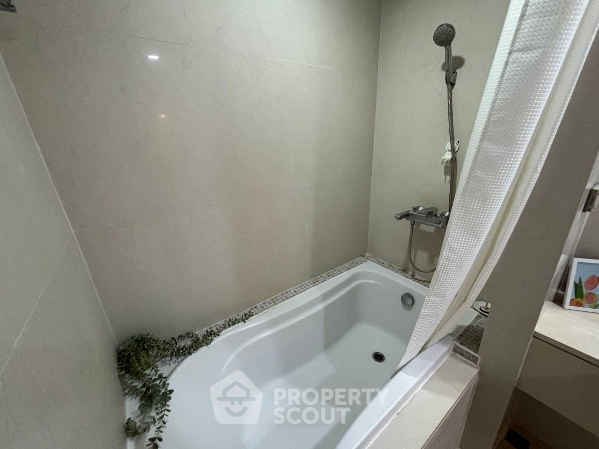 picture 1-BR Condo at Le Luk Condominium near BTS Phra Khanong (ID 3007396) - 7/13