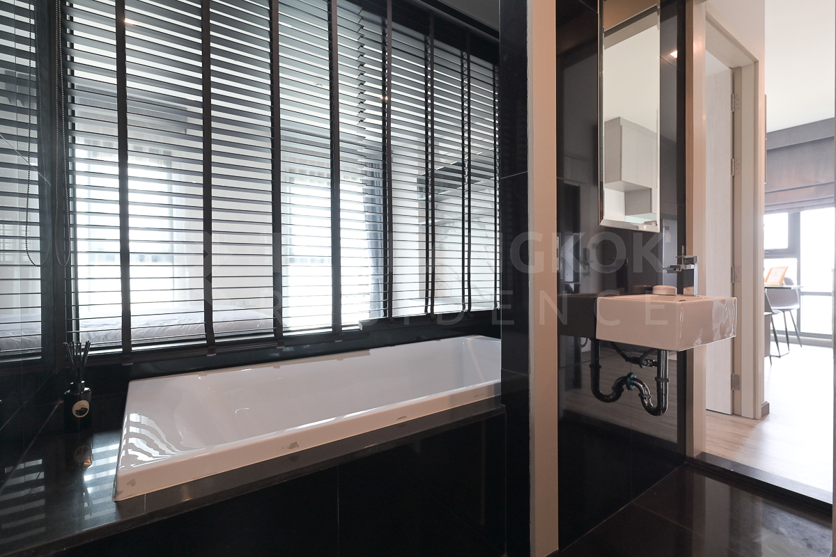 picture Room available, great price RHYTHM Sukhumvit 36-38 near BTS Thong Lo - 1/10