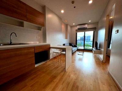 Condos for rent : For rent: Casa Condo Asoke Dindaeng 🔥 Great location in Asoke-Dindaeng, within a budget of just over 10,000 baht! Hard to find! Large 31 sq m room.