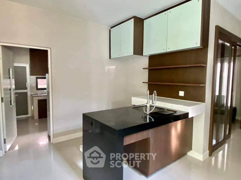picture 4-BR House at Setthasiri Onnut-Srinakarin in Prawet (ID 1442279) - 9/25