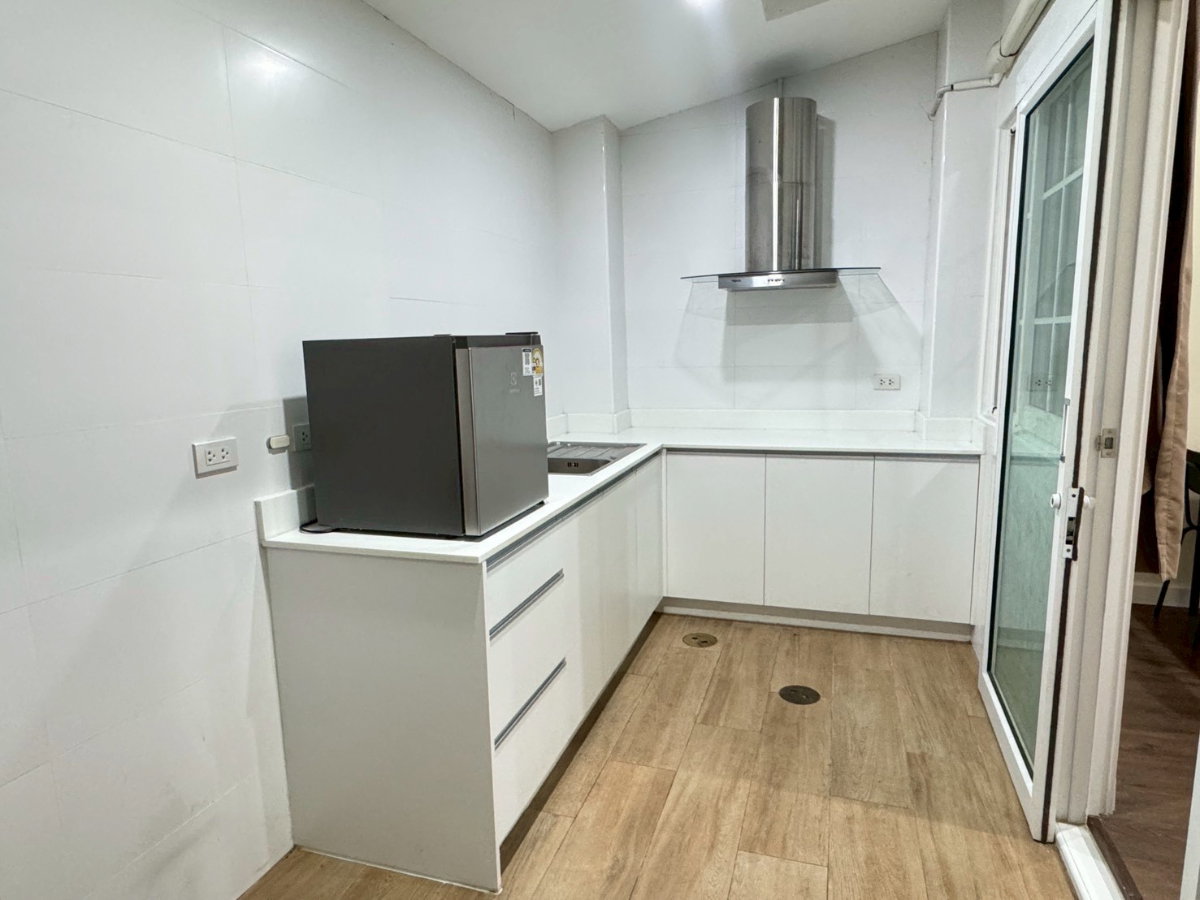 picture Golden Town Sukhumvit – BTS Bearing (Corner Unit) 2-storey townhouse, corner unit with extended space. - 10/41