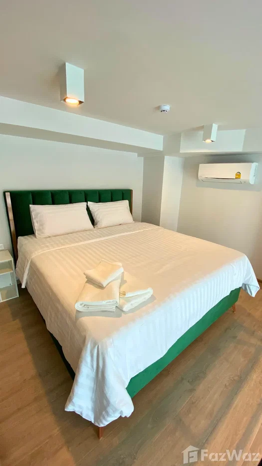 picture Amazing downtown view loft with high quality furnishings 6468435 - 5/9