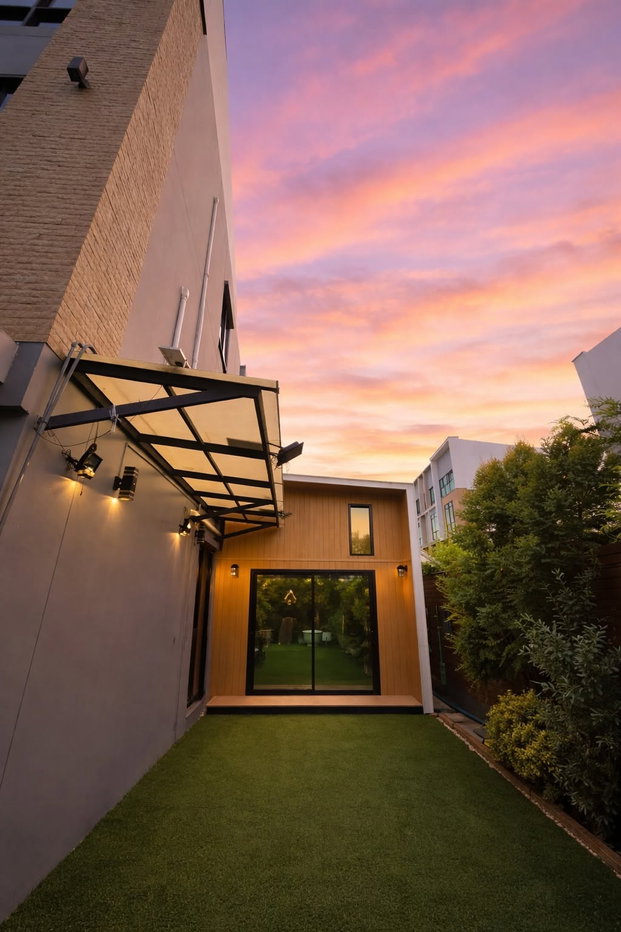 picture For Rent | Modern 4-story house in Estara Haven Pattanakarn 20 project | Pets allowed | 250 sq m. - 26/34