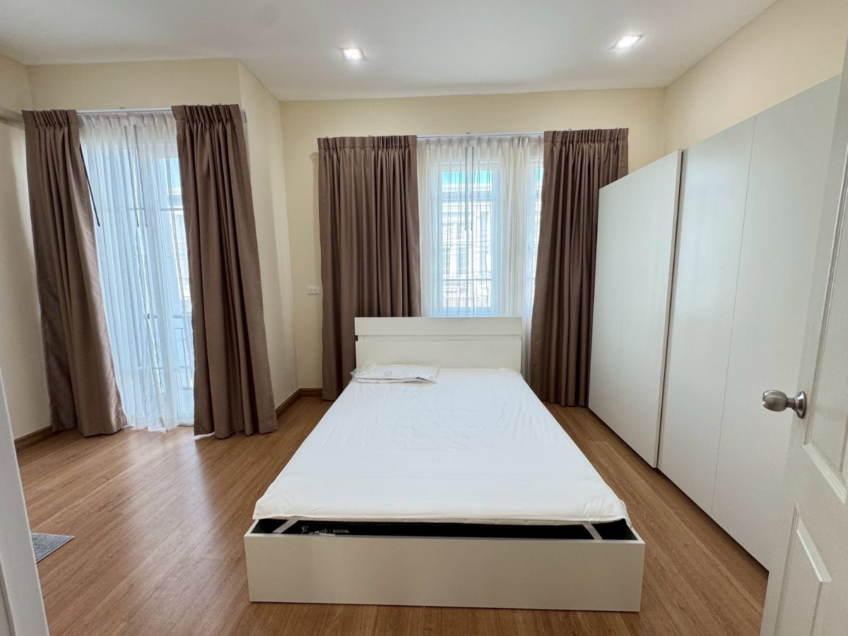 picture Golden Town Sukhumvit – BTS Bearing (Corner Unit) 2-storey townhouse, corner unit with extended space. - 21/41