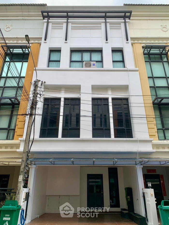 picture 3-BR House near BTS Bang Na (ID 3003430) - 1/20