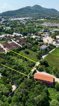 Beautiful plot of land with mountain views and fresh air, near Bang Phra Reservoir, Si Racha, Chonburi.